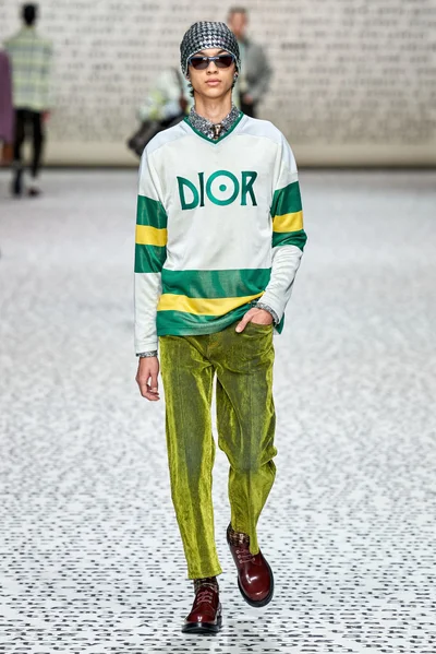 Look 12